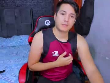 Reyskinnyes — Chaturbate Homme cam model