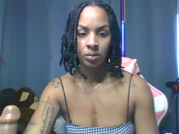juliaxxlive on Chaturbate