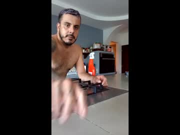 Chaturbate の hairy_latino