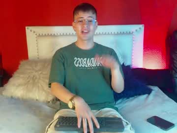 Chaturbate の apolo_grey_ — 配信キャプチャ 4
